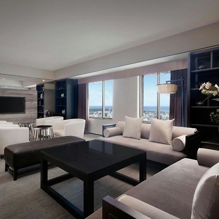 Sheraton Taitung Hotel Exteriör bild A living room in a suite at the Ritz-Carlton, Dubai