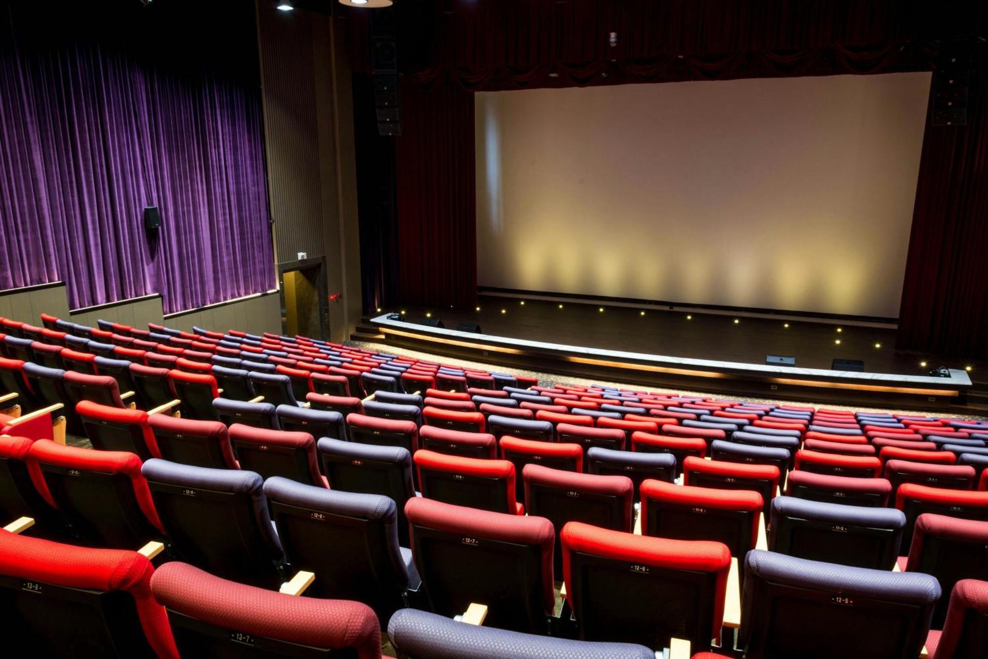 Sheraton Taitung Hotel Exteriör bild The interior of the 2007-built theater