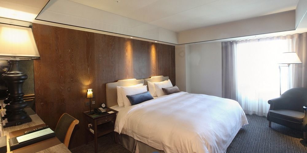 Sheraton Taitung Hotel Exteriör bild A bedroom at the hotel