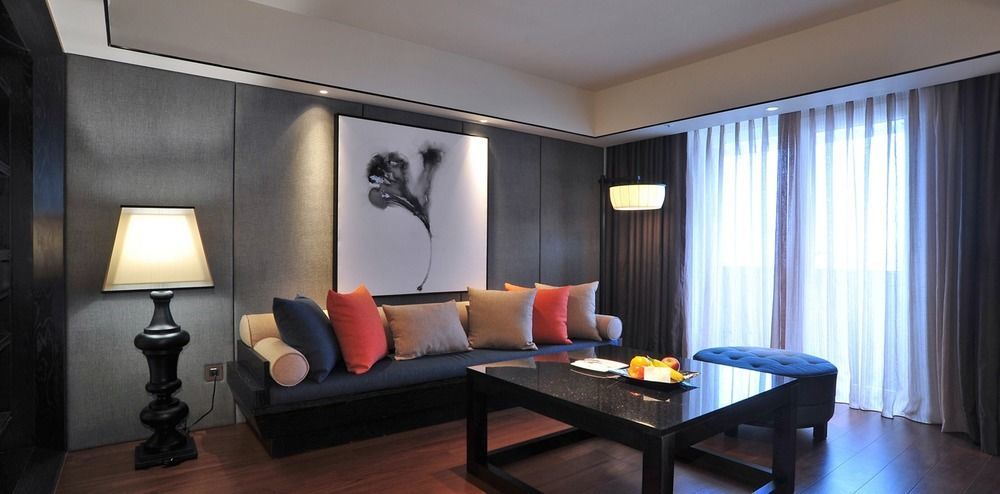 Sheraton Taitung Hotel Exteriör bild A living room in a suite at The Park, New Delhi