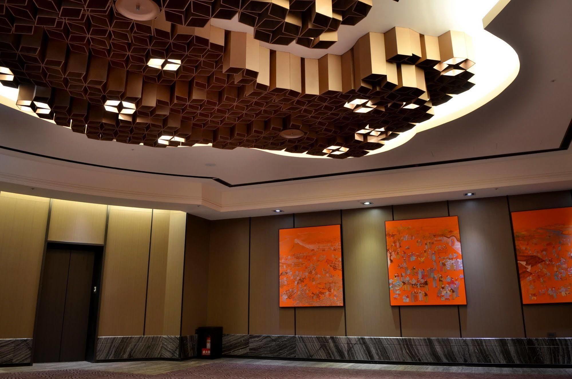 Sheraton Taitung Hotel Exteriör bild The lobby of the hotel